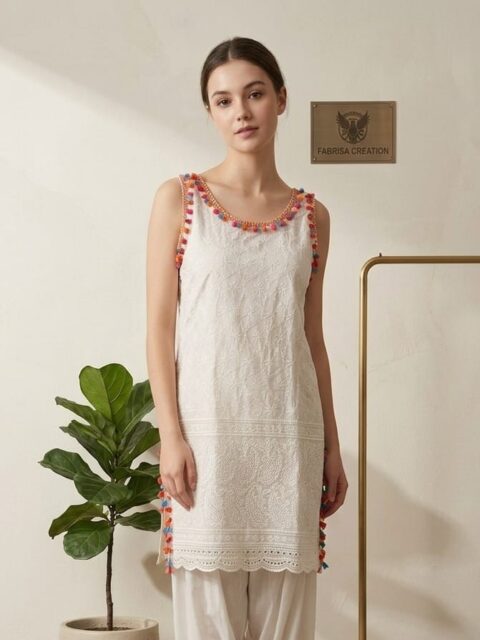 Women's White Embroidered Sleeveless Kurta